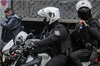 Πυροβολισμοί στην Ακτή Μουτσοπούλου στον Πειραιά: Πληροφορίες για έναν νεκρό