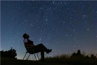 Star bathing: Η τεχνική που χρειάζεσαι για να απογειώσεις την ψυχολογία σου