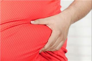 Η πολλή ζέστη φέρνει κατακράτηση: Tι να φάτε για να ξεπρηστείτε