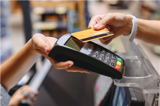 Για ποιες συναλλαγές με POS αλλάζουν οι προμήθειες τραπεζών