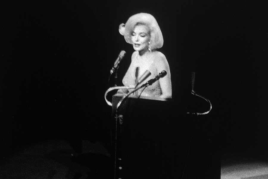 Τι ήθελε να πει με την γλώσσα του σώματος η Marilyn Monroe όταν τραγούδησε στον John Kennedy;