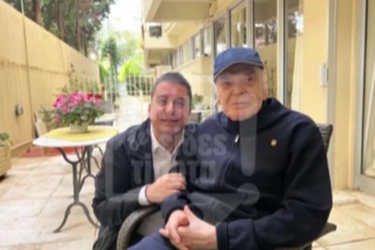 Γιώργος Μαρίνος: Δείτε τον να χορεύει και να τραγουδάει στη μονάδα φροντίδας ηλικιωμένων όπου ζει