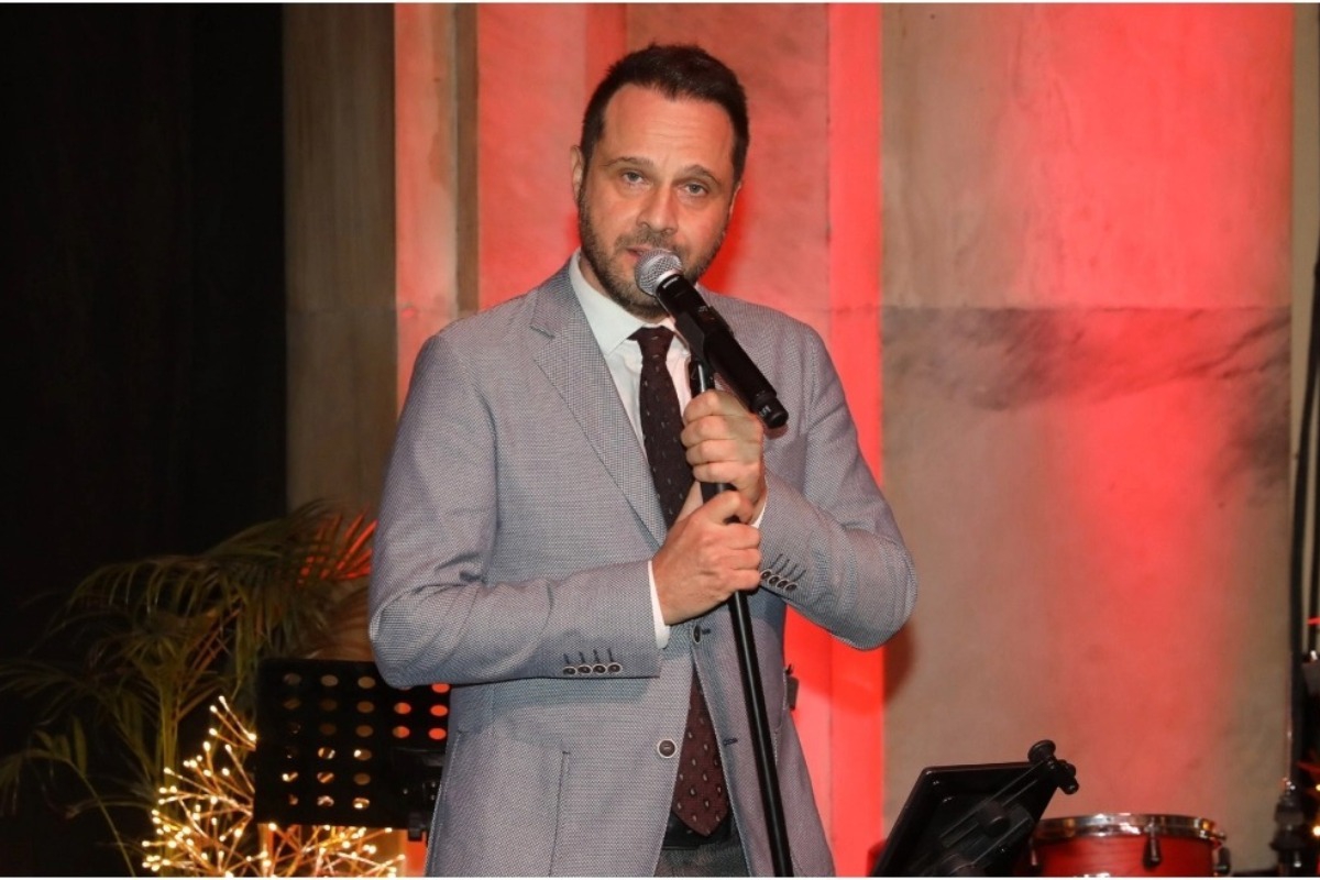 Μέμος Μπεγνής: «Δώσαμε το πρώτο γκέι φιλί και..»