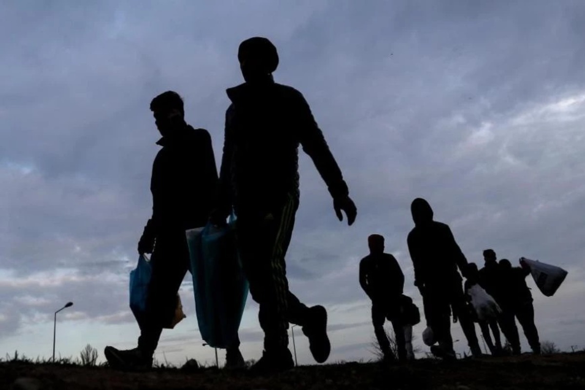 Εξαρθρώθηκε δίκτυο που έφερνε παράνομα μετανάστες στη χώρα ‑ Ανάμεσά τους και μέλη ΜΚΟ