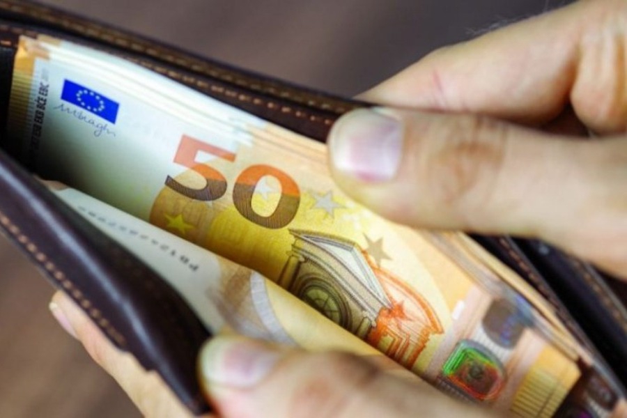 Τέλος οι αγορές άνω των 500 ευρώ με μετρητά