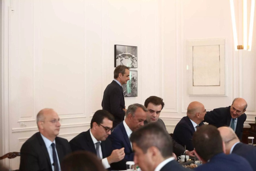 Δημοσκόπηση Alco: Δυσαρέσκεια για την κυβέρνηση, πιο δημοφιλής υπουργός ο Δένδιας