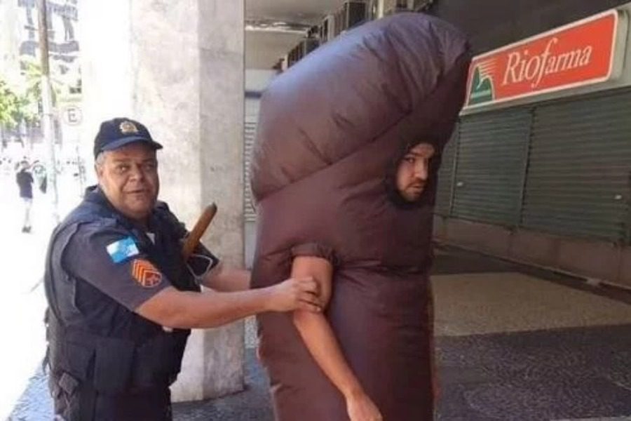 Βραζιλία: Ντύθηκε «ανδρικό μόριο» και συνελήφθη για σεξουαλiκή παρενόχληση