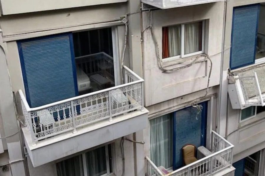 Ξενοδοχείο του τρόμου: Υπό κατάρρευση μπαλκόνι στη Συγγρού