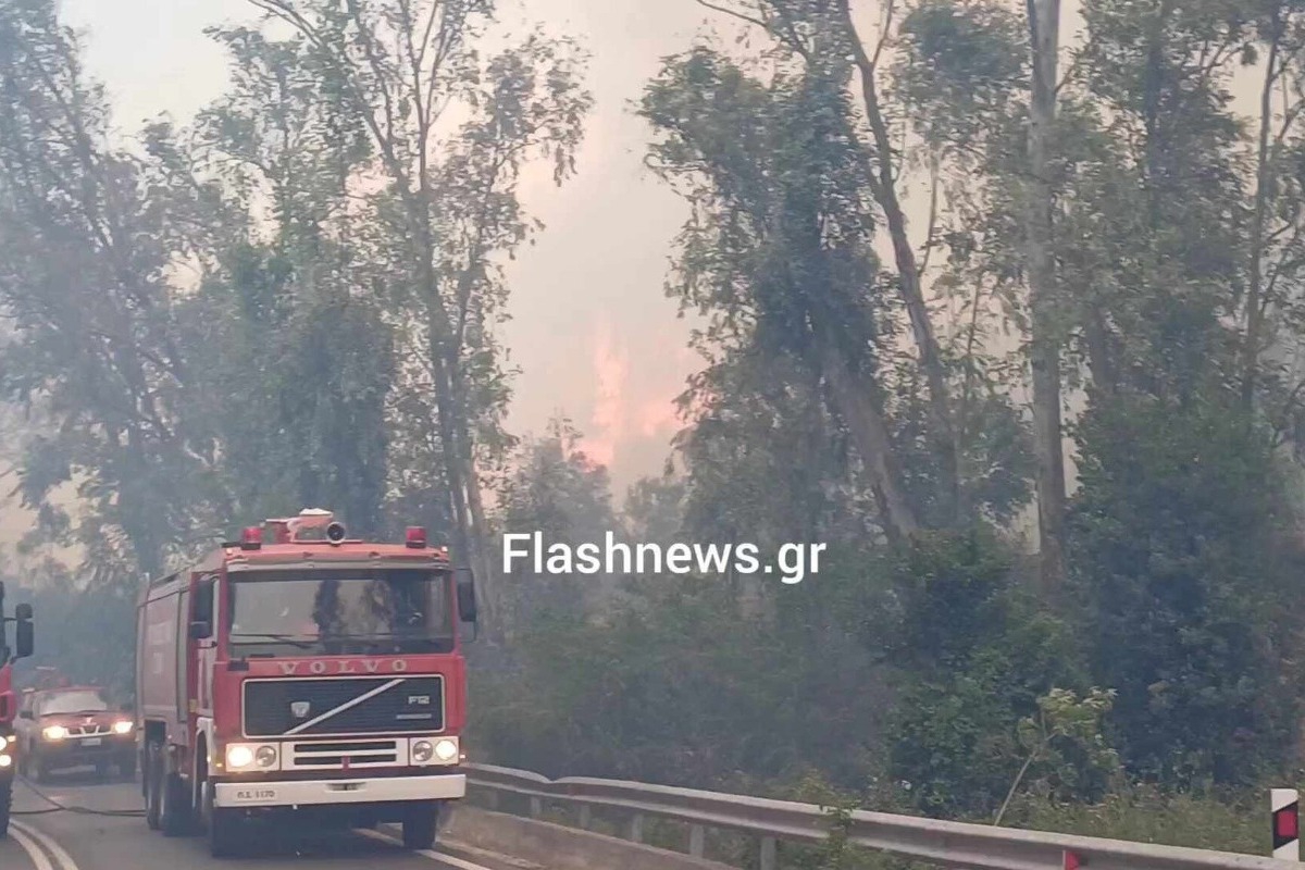 Φωτιά στον Ναύσταθμο Κρήτης: Οι φλόγες πλησιάζουν στα σπίτια ‑ Μήνυμα από το 112 για εκκένωση