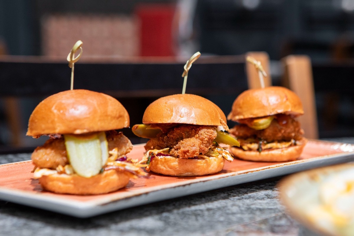 Με νέο πεντανόστιμο menu υποδέχεται το καλοκαίρι το Hard Rock Cafe Athens