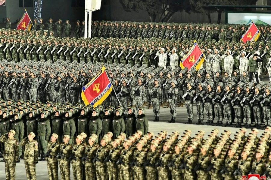 800.000 πολίτες στη Β. Κορέα προσφέρονται να πολεμήσουν τις ΗΠΑ
