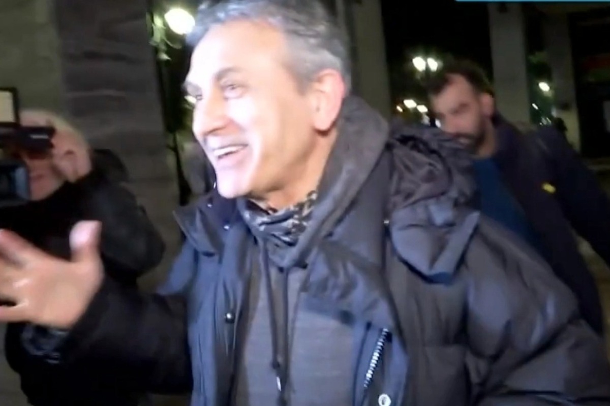 Ο Νταλάρας τα «βάζει» ξανά με δημοσιογράφους: «Μπράβο, θα χαίρονται οι δικοί σας για αυτό που ...»