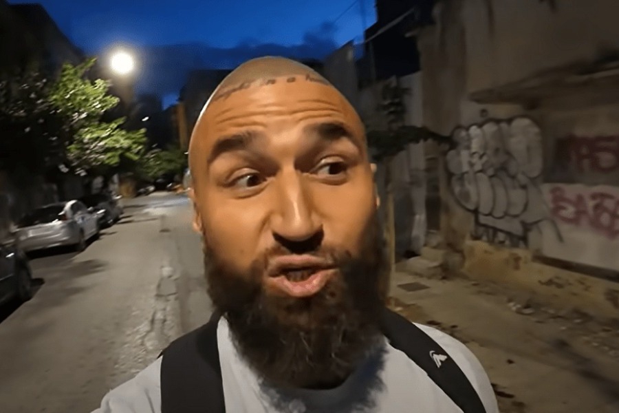 ΥouTuber κάνει βόλτα στην Ομόνοια τη νύχτα: «Ζώνη απαγορευτική για τουρίστες» - Το βίντεο έχει τίτλο «Οι χειρότεροι δρόμοι της Ευρώπης για τα ναρκωτικά - Ένας περίπατος στην Ομόνοια της Αθήνας»