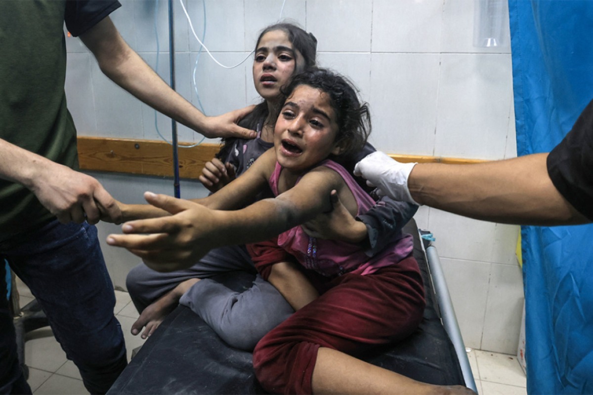Σοκάρουν οι περιγραφές λίγο μετά τον βομβαρδισμό του νοσοκομείου στη Γάζα