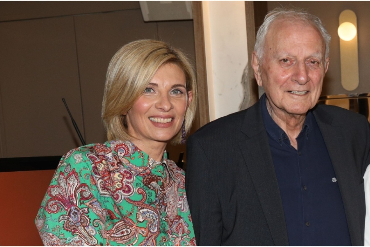 Η σύζυγος του Κώστα Χαρδαβέλλα αποκάλυψε: Έχει χάσει τη φωνή του, έχει βυθιστεί στη σιωπή