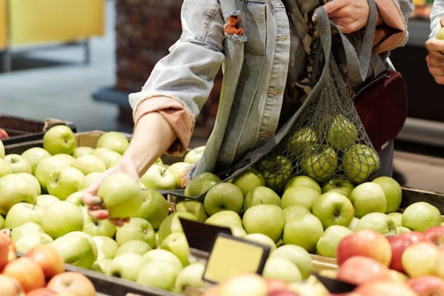 Οι αγρότες έφυγαν, η ακρίβεια παραμένει: 250% αυξάνονται οι τιμές από το χωράφι στο ράφι