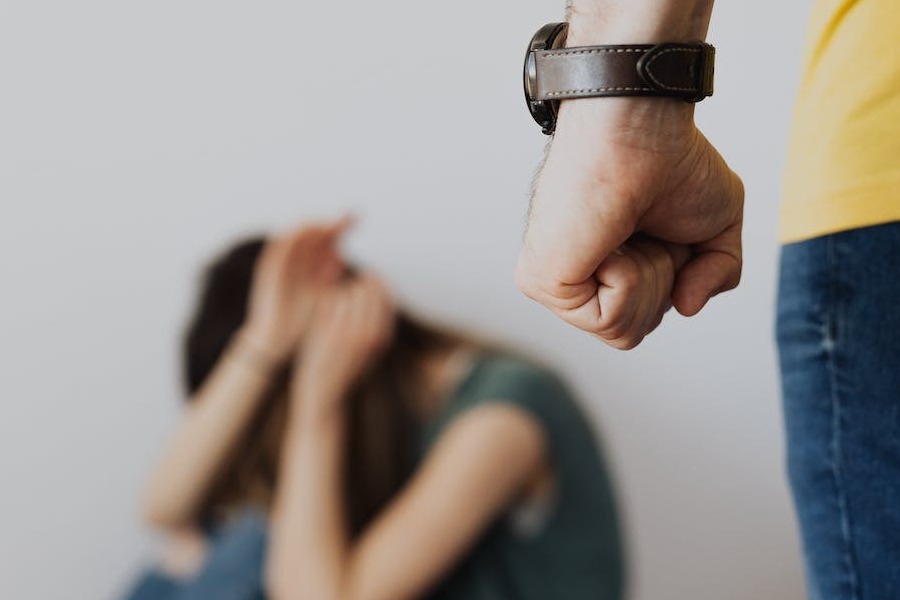 Κρήτη: Χτύπησε τη σύζυγό του στη μέση του δρόμου ‑ Περαστικοί ειδοποίησαν τις αρχές