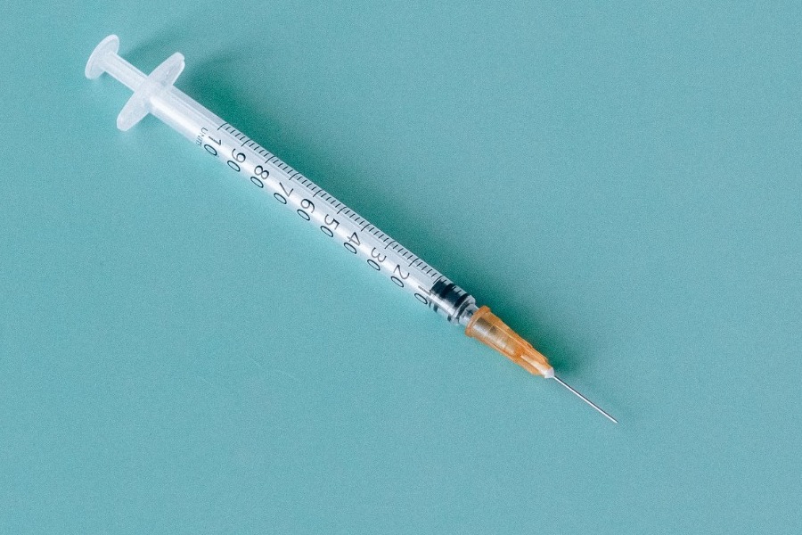 Κάθε χρόνο ο εμβολιασμός του κορωνοϊού όπως της γρίπης: Τι σκέφτονται οι ειδικοί