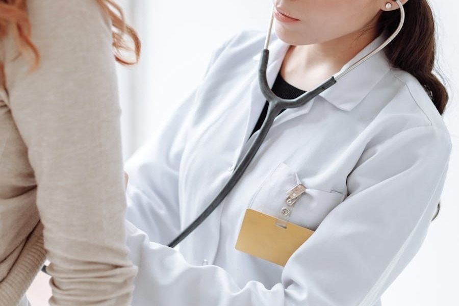 Αλλαγές στο ΕΣΥ: Ιδιωτικά ιατρεία γιατρών του δημοσίου και είσοδος ιδιωτών στα νοσοκομεία