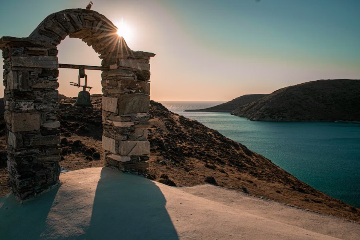 5 νησιά για ανοιξιάτικες εξορμήσεις και πόσο θα σου κοστίσει η διαμονή και τα μεταφορικά