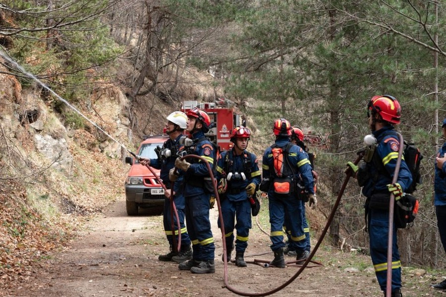 Πιέρια Όρη: Θέμα ωρών να τεθεί η φωτιά σε πλήρη έλεγχο