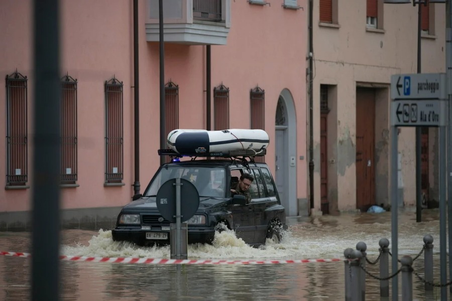 Alluvioni in Italia: nove persone uccise, 13mila sfollati (foto + video)