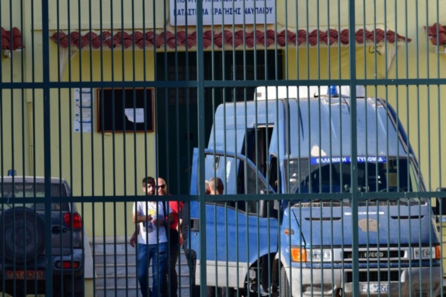 Ναυάγιο στην Πύλο: Παραμένουν υπό κράτηση οι 9 επιζώντες, παρά την αθώωσή τους
