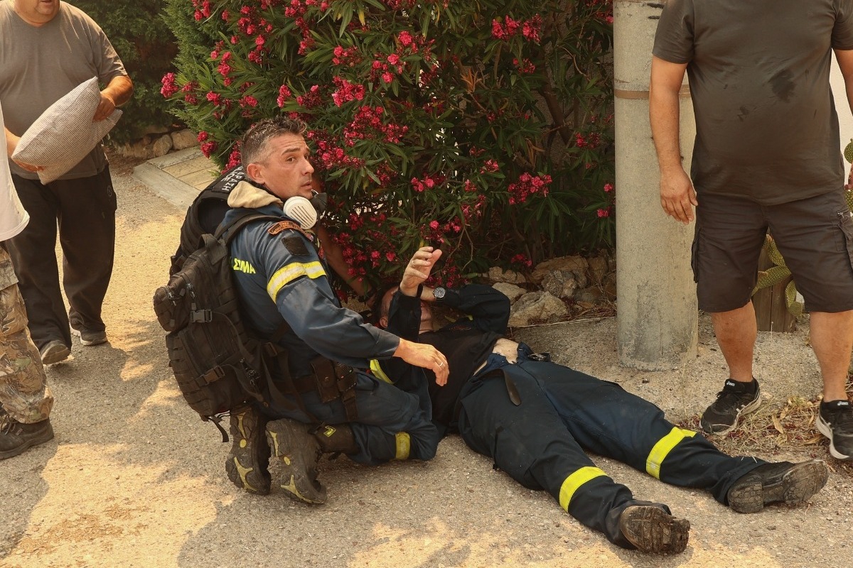Νέα Πέραμος: Λιποθύμησε πυροσβέστης από εξάντληση