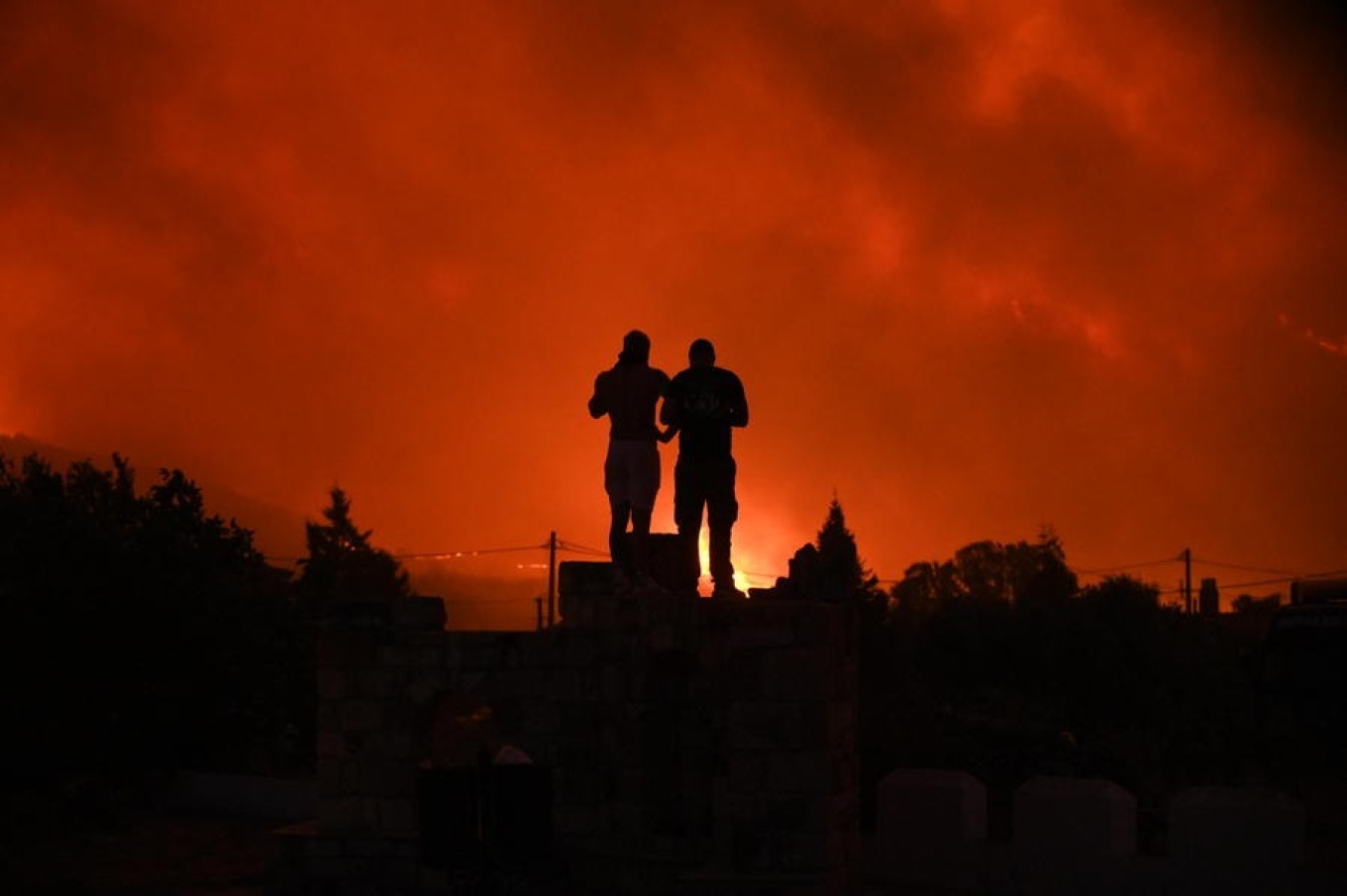 Φωτιές σε Αλεξανδρούπολη, Ροδόπη, Καβάλα: Νύχτα – κόλαση υπεράνθρωπη μάχη με τις φλόγες και νέες εκκενώσεις οικισμών 14