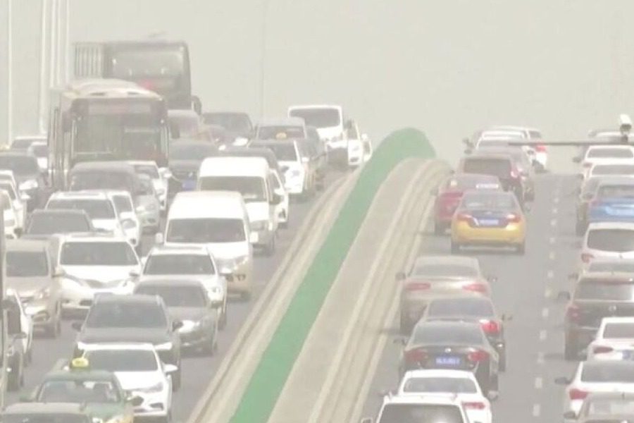 Βίντεο: Σφοδρή αμμοθύελλα σαρώνει το Πεκίνο