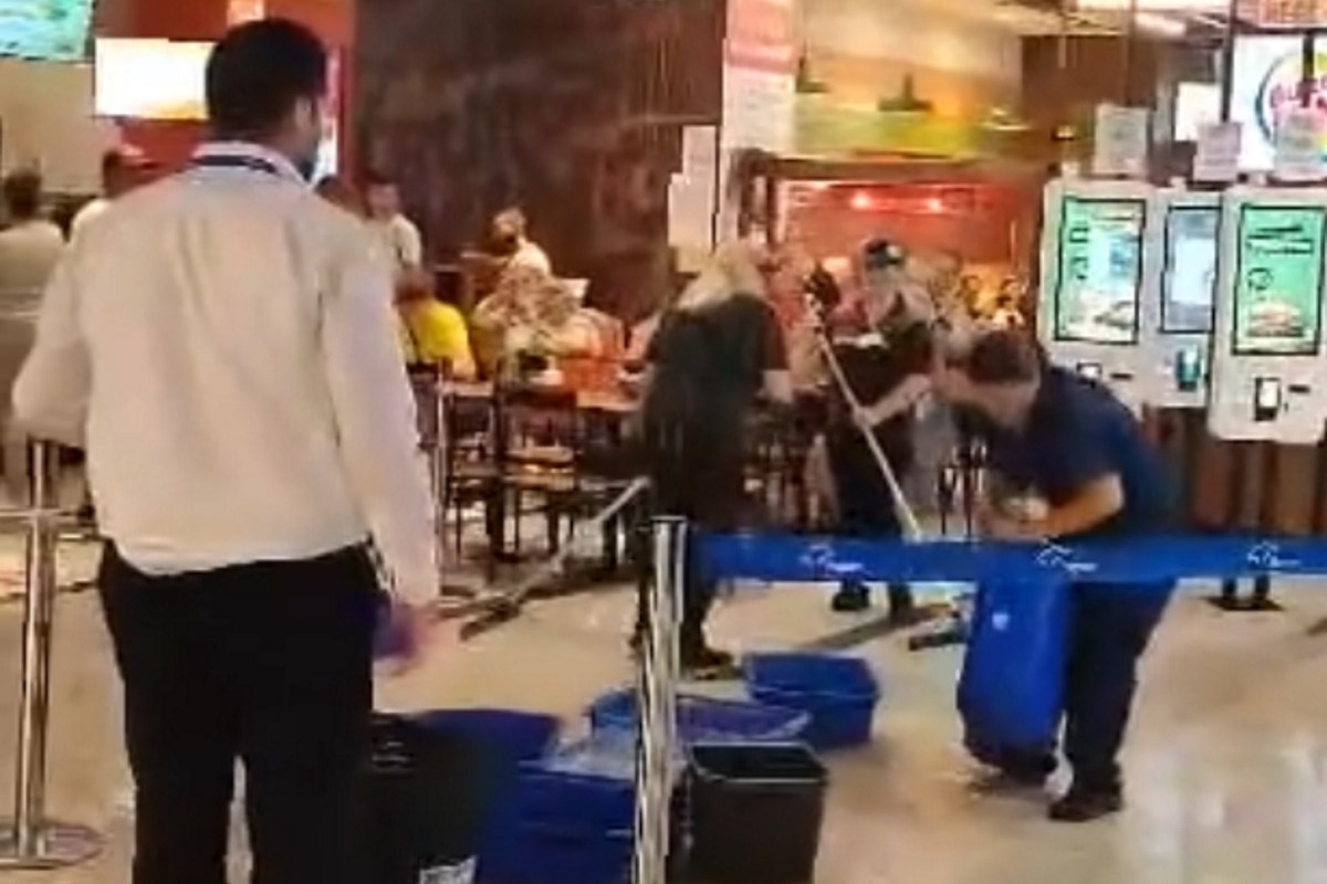 Ρόδος: Σφουγγαρίστρες και κουβάδες στο αεροδρόμιο μετά από βροχή