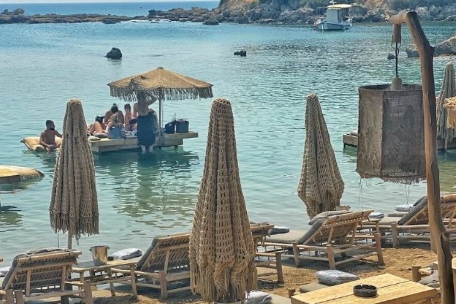 Υπέρ του επιχειρηματία οι εργαζόμενοι στο beach bar ‑ «Τι πρόβλημα υπάρχει;»