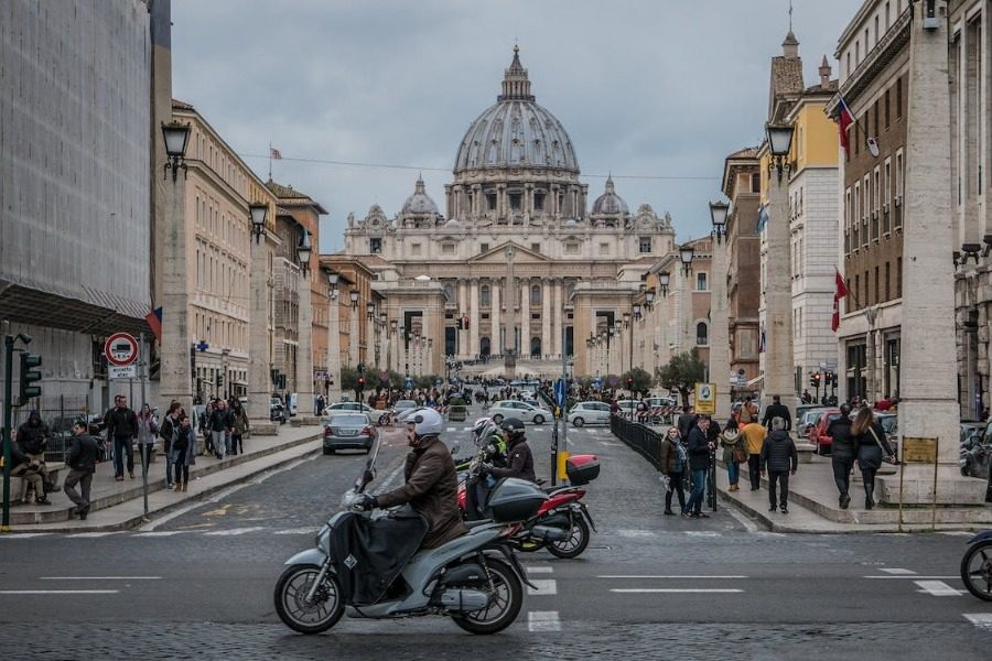 10 πράγματα που ΔΕΝ πρέπει να κάνεις στη Ρώμη