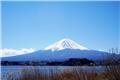Μια πόλη στην Ιαπωνία κρύβει το όρος Φούτζι με γιγαντοοθόνη για να διώχνει τους τουρίστες
