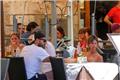 Ιταλικό εστιατόριο προσφέρει δωρεάν μπουκάλι κρασί σε όποιον... ξεχάσει το κινητό του