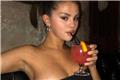 Τα jelly nails της Selena Gomez είναι hot τάση τώρα