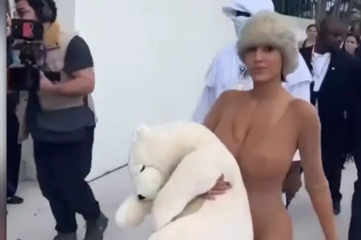 Φαίνονται όλα! Το «γυμνό» ντύσιμο της Bianca Censori στην τελευταία της έξοδο με τον Kanye West