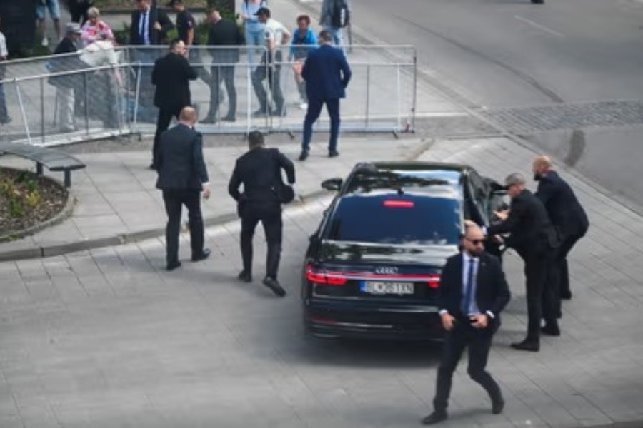 Πυροβόλησαν τον πρωθυπουργό της Σλοβακίας Ρόμπερτ Φίτσο