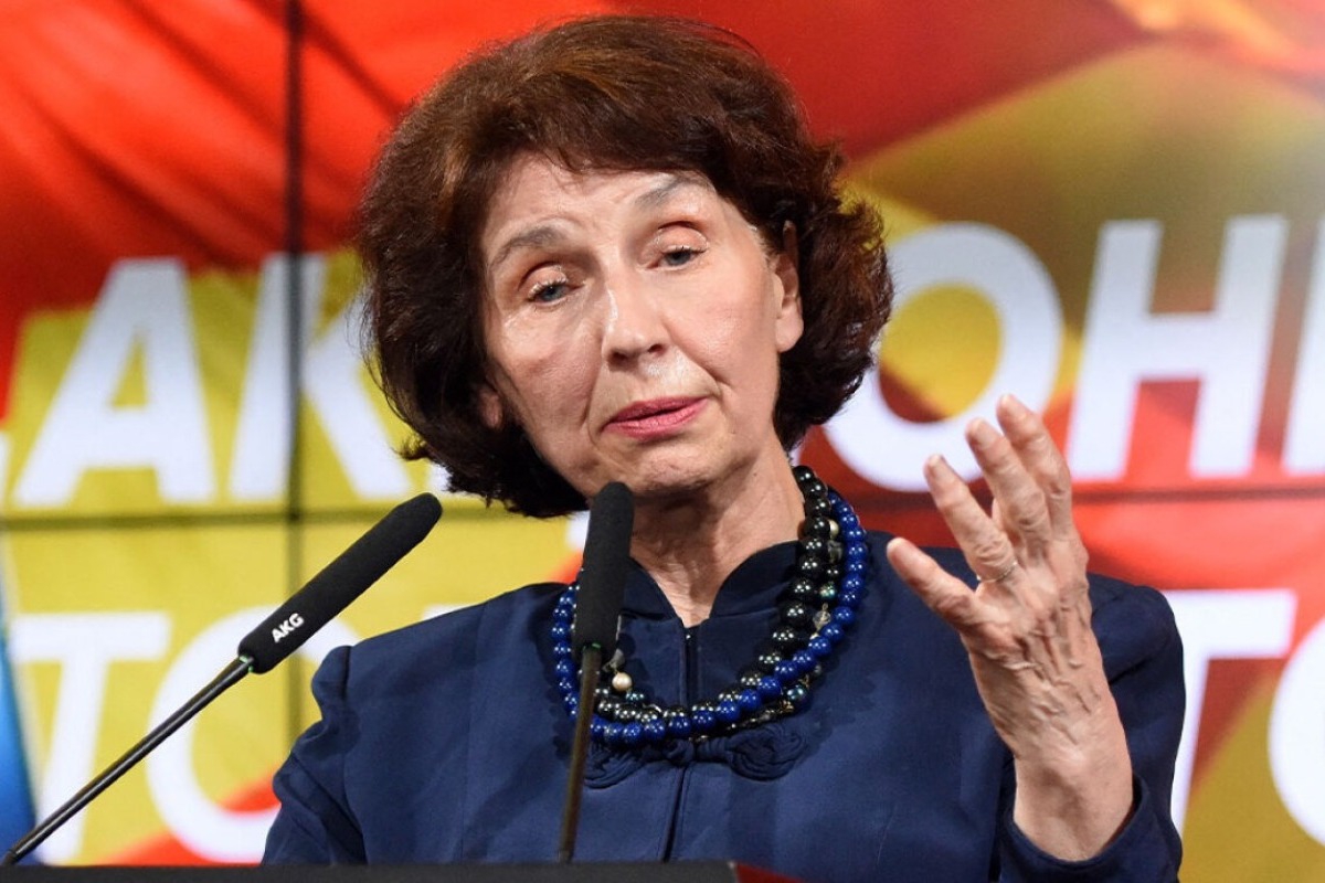 Η Σιλιάνοφσκα ορκίστηκε πρόεδρος και αποκάλεσε τη χώρα της «Μακεδονία» ‑ Αποχώρησε η Ελληνίδα πρέσβης