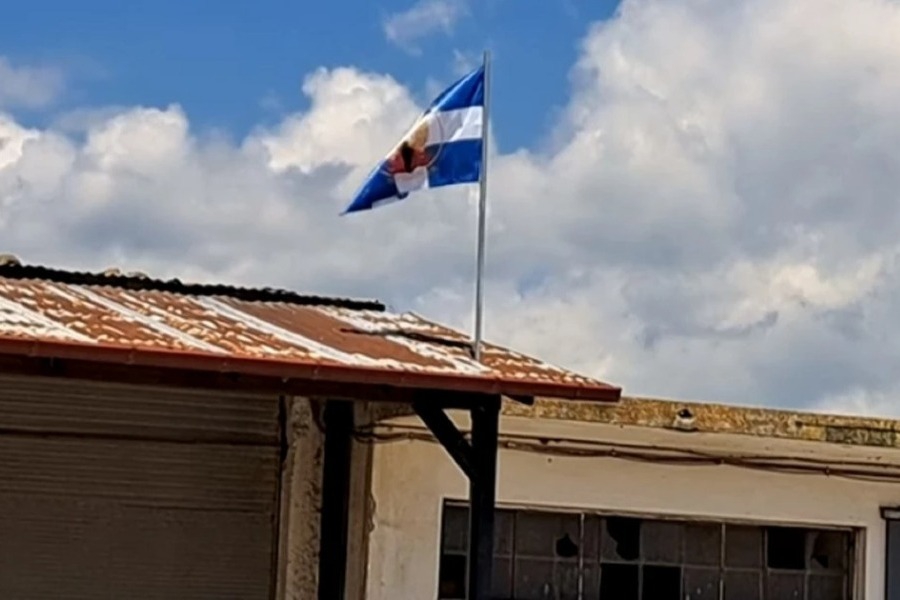 Ύψωσαν σημαία της Χούντας στον Αγροτικό Συνεταιρισμό Λαμίας – Δικογραφία, αντιδράσεις και υποστολή - Το σύμβολο του πραξικοπήματος κατέβηκε και με εντολή εισαγγελέα αναζητούνται οι δράστες