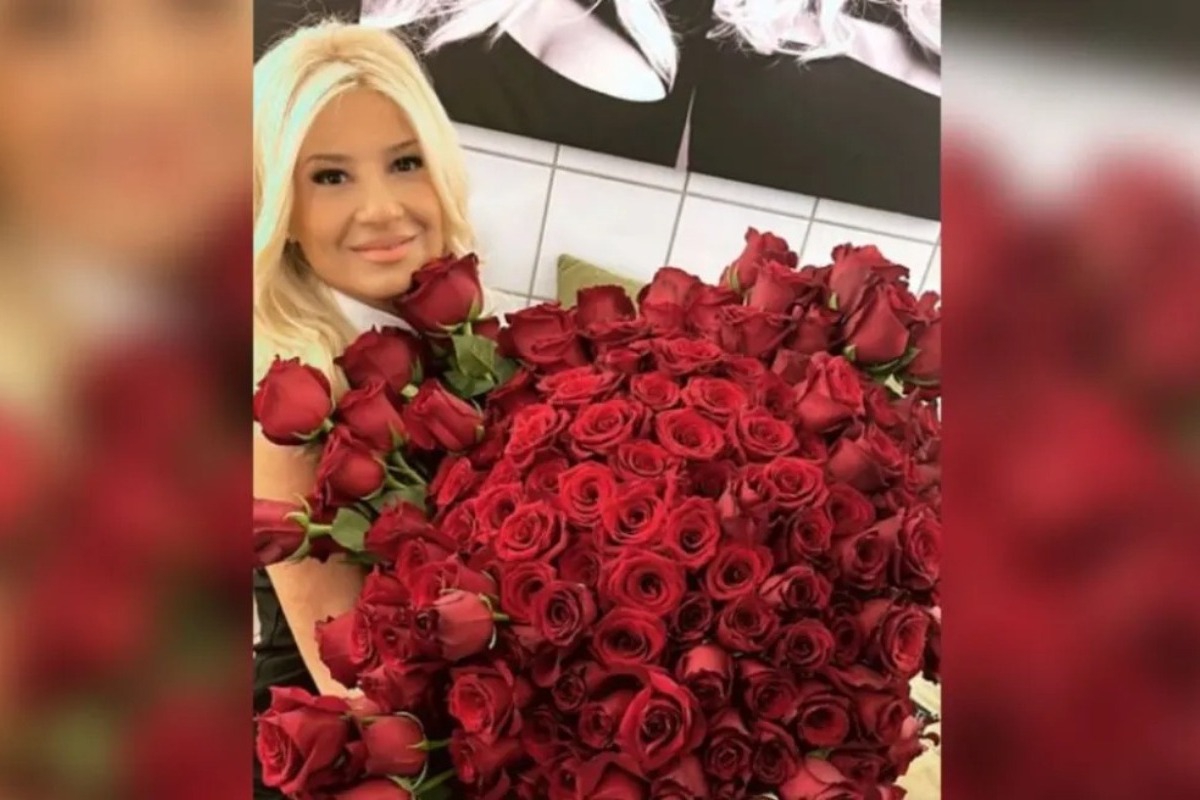 Φαίη Σκορδά: Έλαβε μπουκέτο με 201 τριαντάφυλλα – Η κάρτα δεν είχε όνομα!