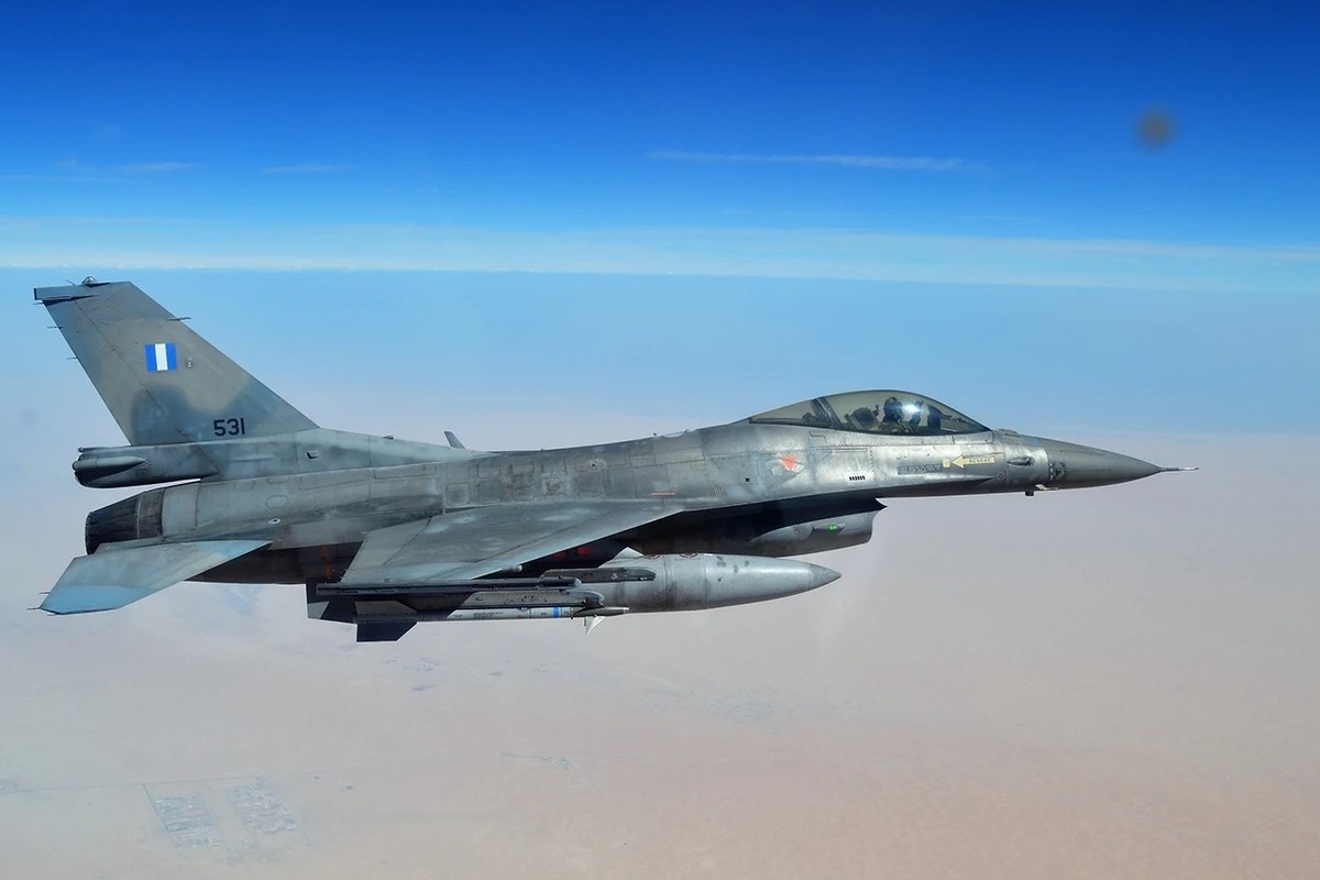 Μιάμιση ώρα ήταν μέσα στη θάλασσα ο κυβερνήτης του F‑16 που έπεσε στη νήσο Ψαθούρα