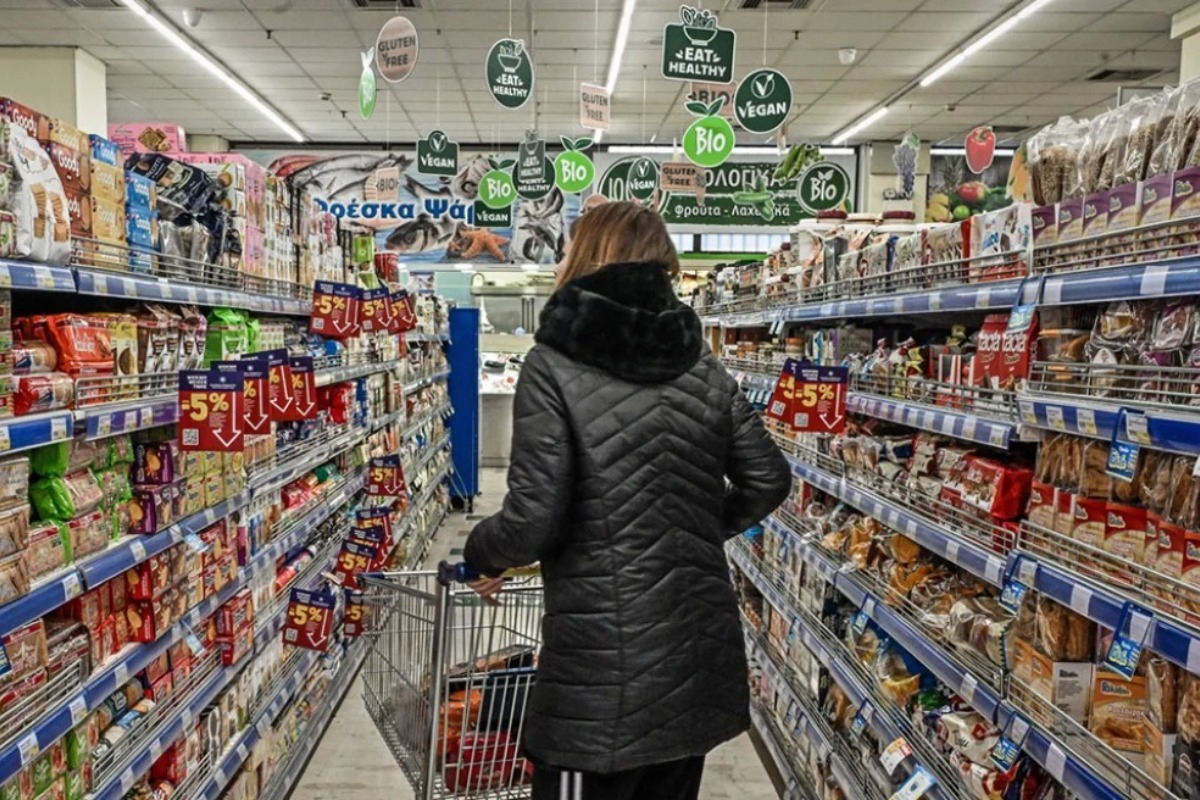 Νέα ρύθμιση για τις προσφορές στα σούπερ μάρκετ: Θα απαγορεύονται αν έχει προηγηθεί ανατίμηση