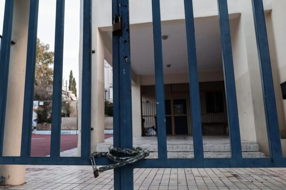 Tαυτοποιήθηκαν φαρσέρ που τηλεφωνούσαν για βόμβες σε σχολεία ‑ Ήταν από 15 έως 59 ετών