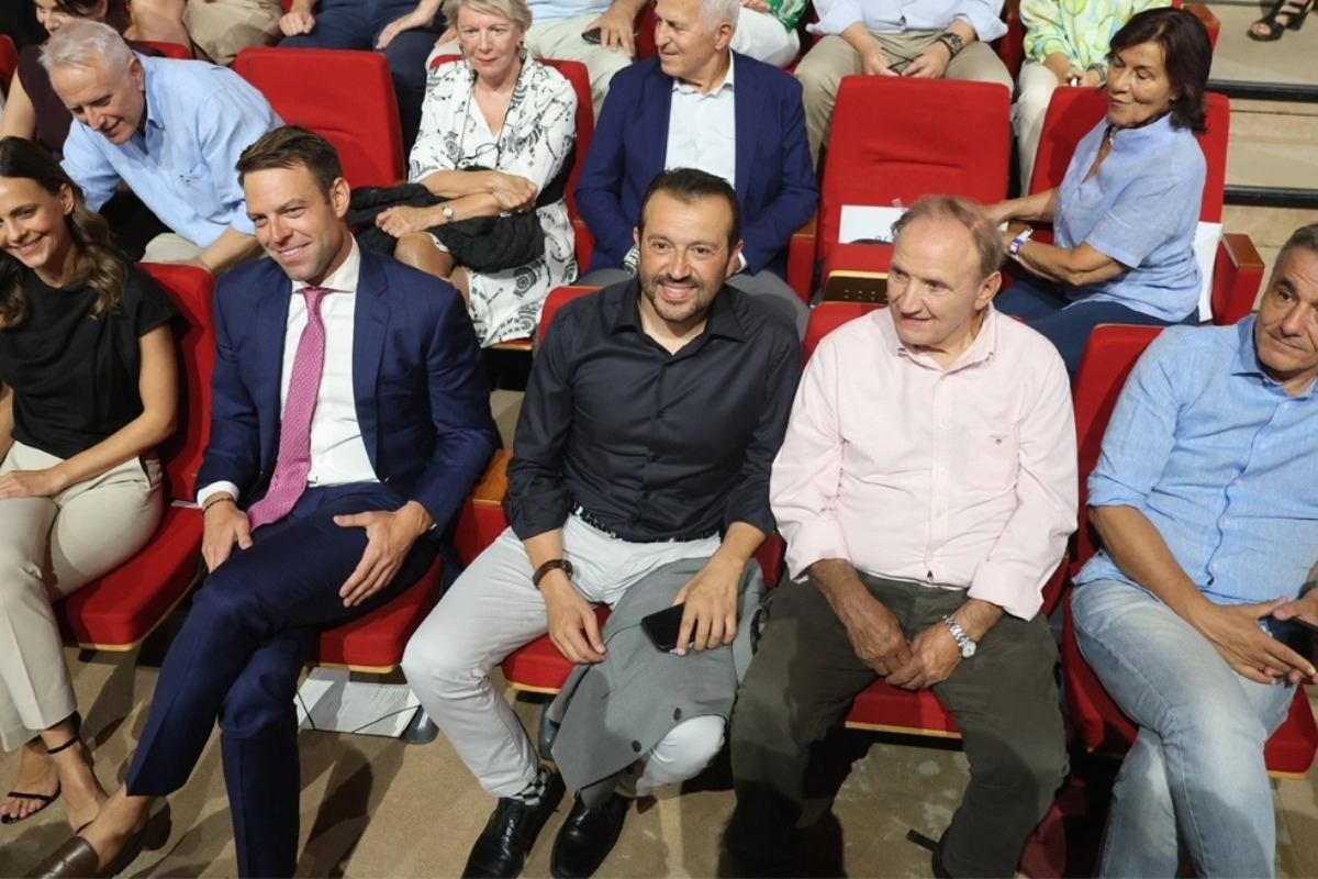 Στα δύο ο ΣΥΡΙΖΑ για τη διαγραφή Τζουμάκα ‑ «Πόλεμος» στα social
