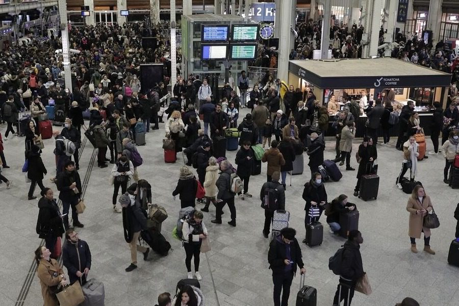Πανικός στο Παρίσι: Εμπρησμός σε σιδηροδρομικό σταθμό