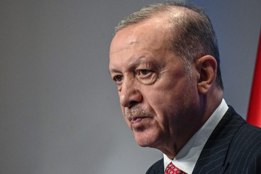 Ο Ρετζέπ Ταγίπ Ερντογάν «διέταξε» δημόσια υπουργό του να αλλάξει την υπογραφή του - Ο υπουργός Εμπορίου της Τουρκίας, πάγωσε και άρχισε να κοιτά αμήχανα τον Ρετζέπ Ταγίπ Ερντογάν