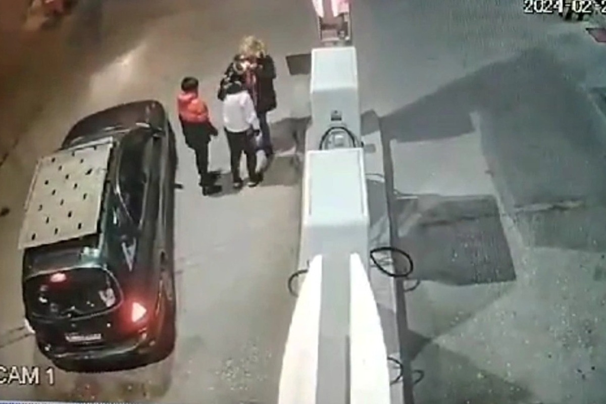 Βίντεο ντοκουμέντο: Ανήλικοι Ρομά απείλησαν με πιστόλι υπαλλήλους βενζινάδικων και έκαναν «άνω κάτω» τη Θεσσαλονίκη
