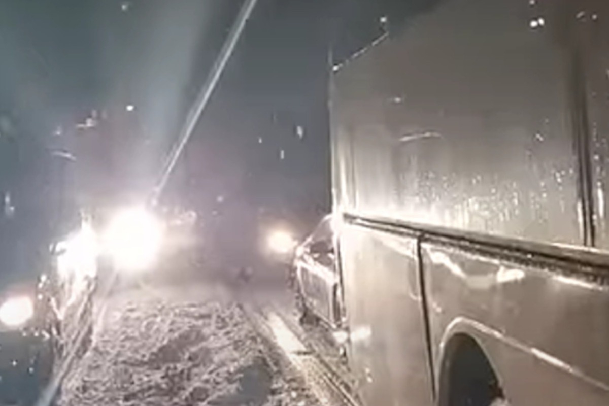 Απεγκλωβίστηκαν μετά από 17 ώρες οι 100 Έλληνες που κόλλησαν σε χιονοθύελλα στο δρόμο από Πράγα για Βιέννη