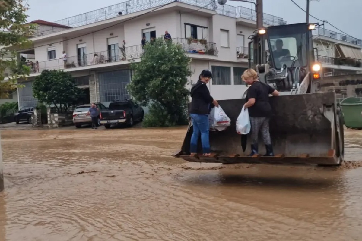 Θεσσαλία: Πέφτει η στάθμη των υδάτων ‑ Αγωνία για τους υγειονομικούς κινδύνους